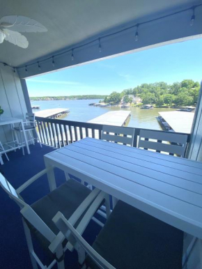 B Lakefront! Remodeled, Boat Slip, Patio Views, Pool, Boat Ramp, WIFI